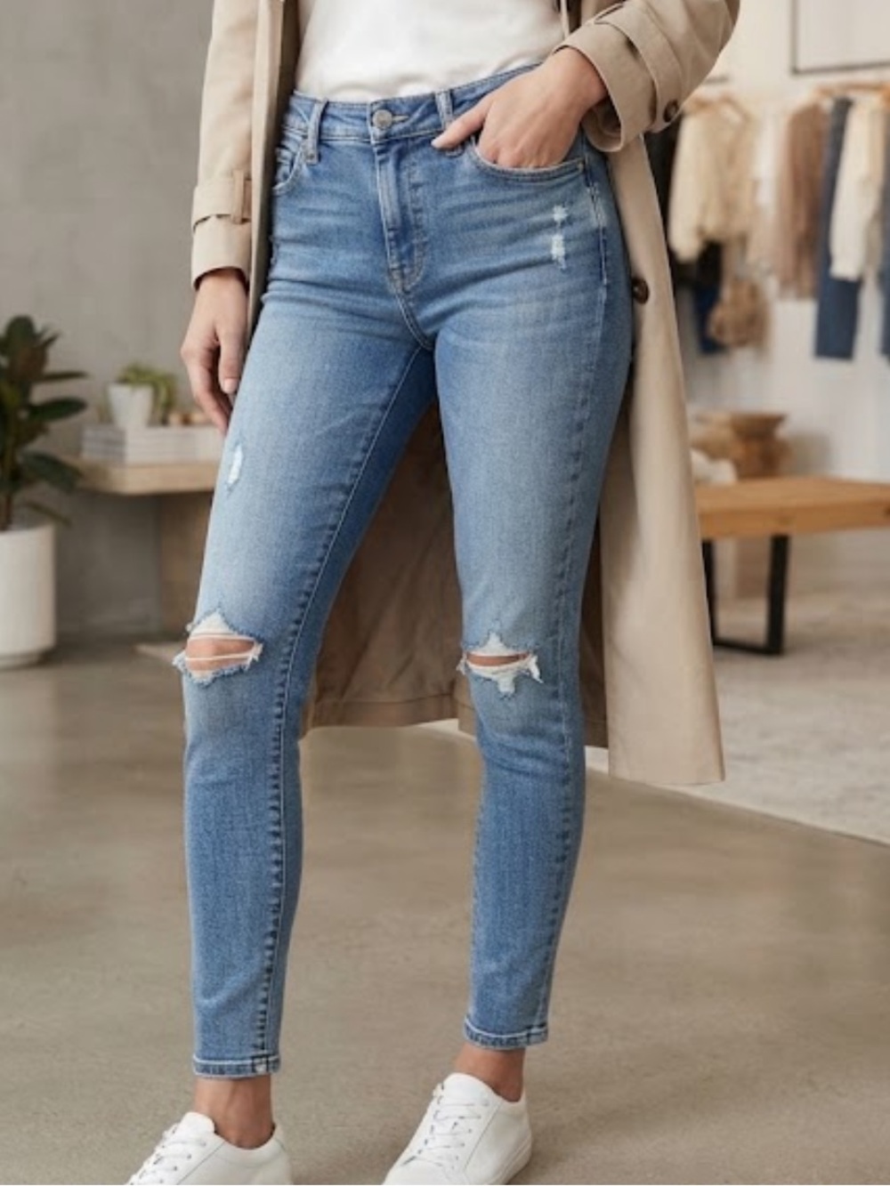 BLANK NYC The Bond Jeans Distressed Mid Rise Skinny Size 26